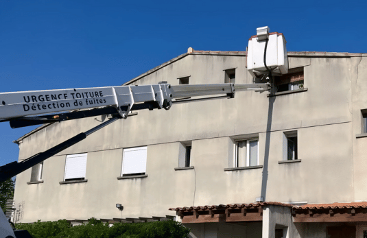 Intervention urgence de toiture à Carpentras Notre artisan couvreur intervient en urgence pour toute fuite de toiture à Carpentras