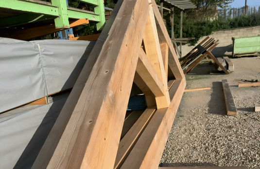 Réalisation de travaux de charpente par un charpentier couvreur à Apt