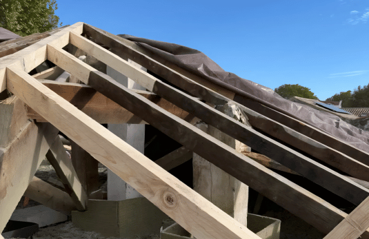 Travaux de charpente à Cavaillon Réalisation de travaux de charpente par un charpentier couvreur à Cavaillon