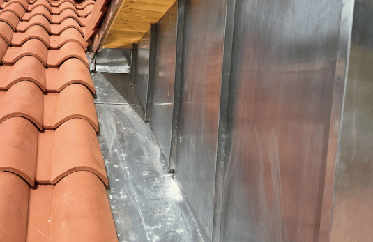 Travaux de zinguerie à Cavaillon Réalisation de travaux de zinguerie par un couvreur zingueur à Cavaillon