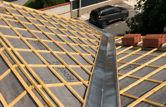 Travaux de zinguerie à Sorgues Réalisation de travaux de zinguerie par un couvreur zingueur à Sorgues